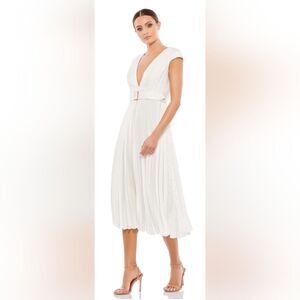Mac Duggal Pleated Cap Sleeve Belted A Line Dress NWT size 6 White (26483)